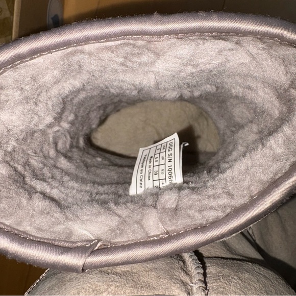 UGG Classic Short Crystal Bows Gray Grey Size 8 - Picture 4 of 7